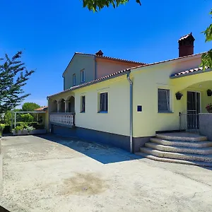 https://apartments-flora-medulin.in-istria.net