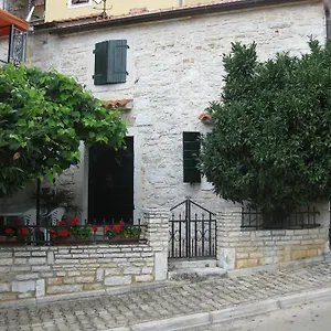 https://apartment-roby-vrsar-52450.in-istria.net